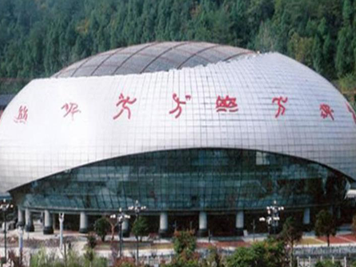 海口体育中心球形网架加工安装